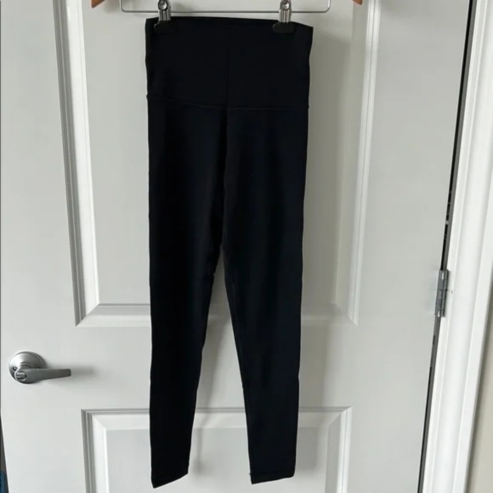 Aritzia Golden Butter - New Cheeky Hi-Rise 26" Legging - BLACK size 0